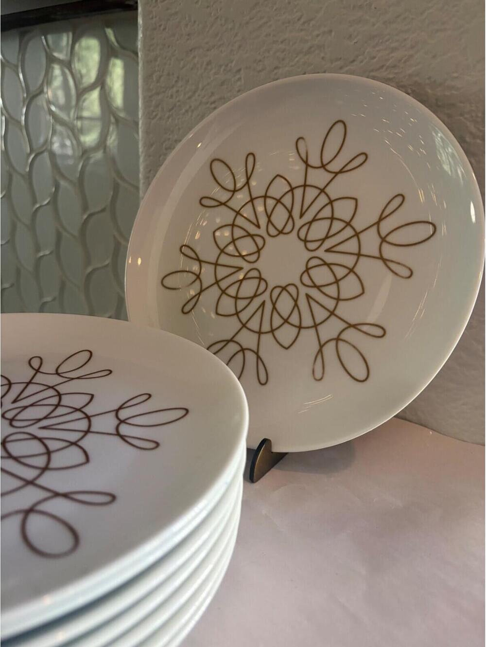 Crate & Barrel Salad Dessert Christmas Gold Snowflake Plates Set of 8 (8inch)